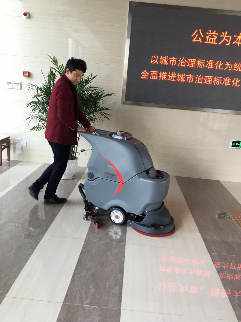 洗地機(jī)不下水的幾個(gè)自查辦法？動(dòng)動(dòng)手，就可輕松解決